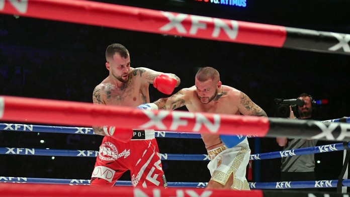 Zľava Švéd David Gustafsson a Adam Ružička v dueli na MS do 20 rokov.