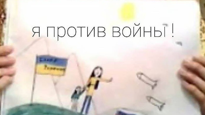 Ruské dievča (12) dali úrady do sirotinca. Za to, že na výtvarnej výchove nakreslilo protivojnový obrázok