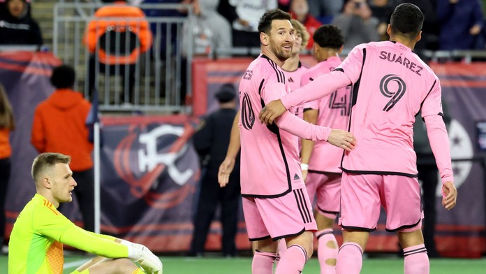 VIDEO: Henrich Ravas prvýkrát nastúpil proti Lionelovi Messimu. Legenda Slováka nešetrila