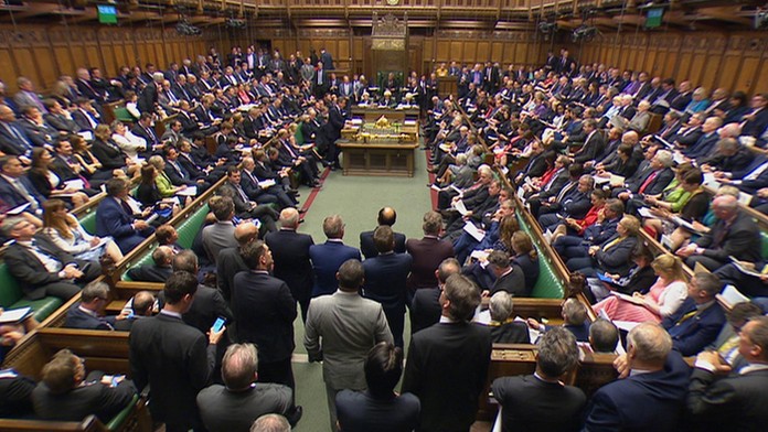 Pohľad na rokovanie britského parlamentu.