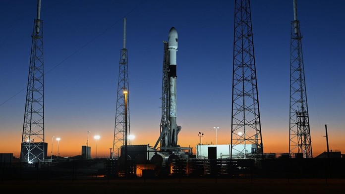 Spoločnosť SpaceX odložila štart najsilnejšej rakety v dejinách