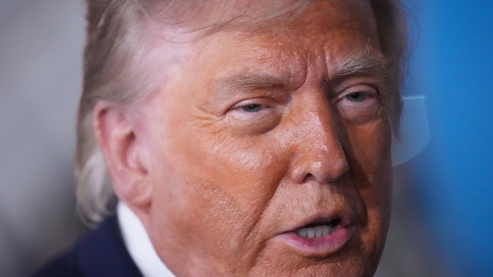 Irán príliš dlho otáľal s uzavretím dohody, teraz bude musieť zaplatiť, vyhráža sa Trump