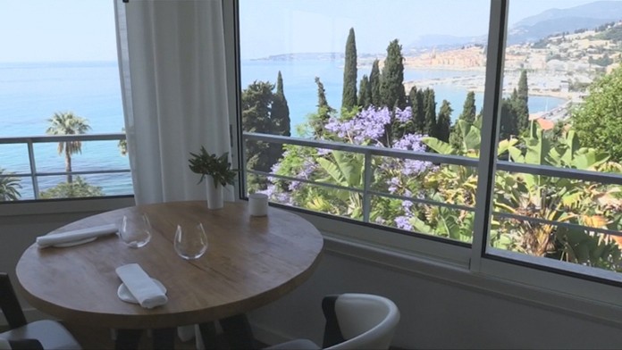 Pohľad z okna najlepšej reštaurácia na svete - Mirazur.