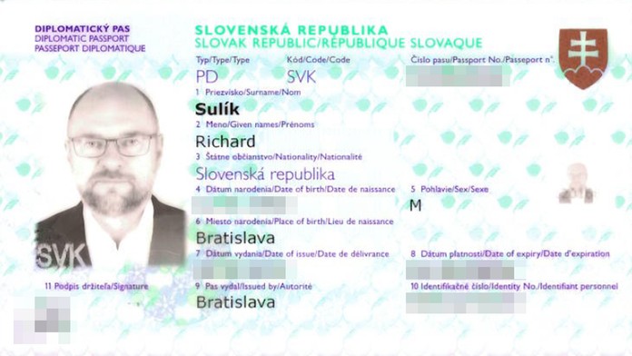 Sken pasu ministra hospodárstva Richarda Sulíka.