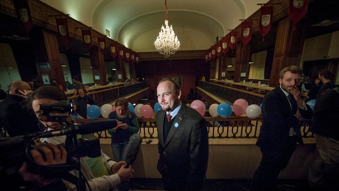 Anton Chromík z Aliancie za rodinu počas očakávania výsledkov referenda.