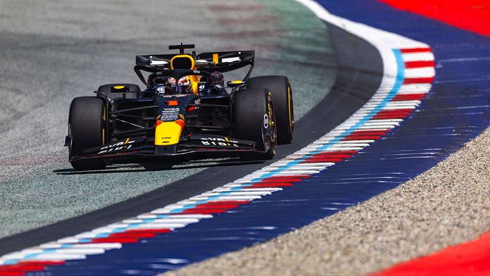 Kvalifikáciu šprintu na VC Rakúska ovládol Verstapen. Najviac sa mu priblížila dvojica z McLarenu