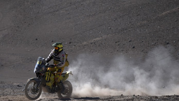 Slovenský motocyklový pretekár Štefan Svitko na stroji KTM v piatej etape Rely Dakar z Copiapa do Antofagasty (458 km).