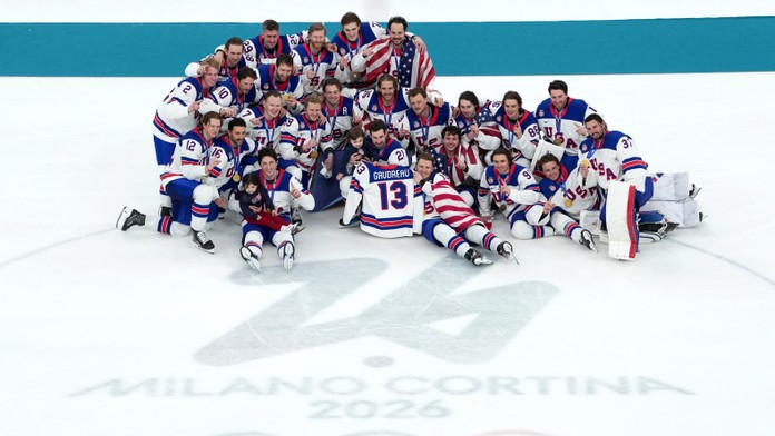 Strelec zlatého gólu vyzdvihol brankára. Američania po zisku medailí s krásnym gestom