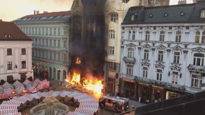 Požiar na bratislavských Vianočných trhoch.
