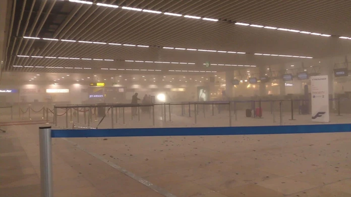 Cestujúci Ralph Usbeck odfotil odbavovací terminál po výbuchu na letisku Zaventem v Bruseli.
