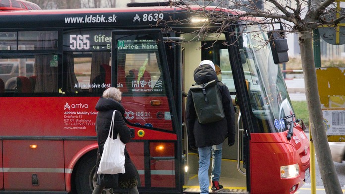 V Bratislave a okolí sa od nedele menia autobusom a vlakom cestovné poriadky. Pozrite si kde a ako