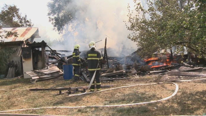 Horela stodola v Lipanoch.