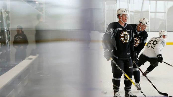 Peter Cehlárik (vľavo) počas predsezónneho kempu Bostonu.