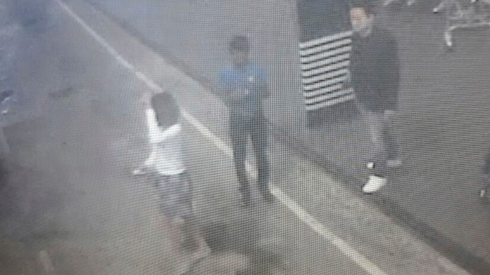 Na letisku v Kuala Lumpure zadržali ženu podozrivú z vraždy brata vodcu KĽDR. 