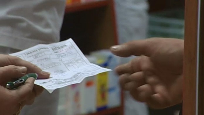 Lekár spolupracuje s dílermi. 