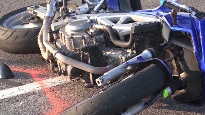 Motorkár sa čelne zrazil s protiidúcim autom