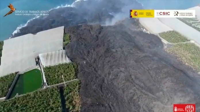 Láva zo sopky na ostrove La Palma steká do mora