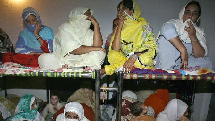 Zásnuby zinscenovali aj na zemi. 