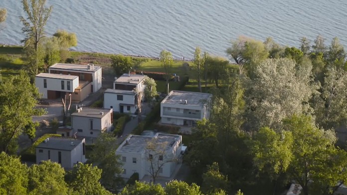 Domy pri Balatone v Maďarsku.