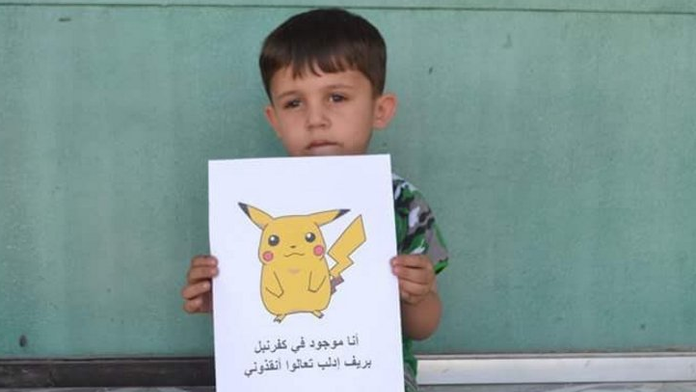 Deti sa fotia s pokémonmi v nádeji, že na ne svet nezabudol.