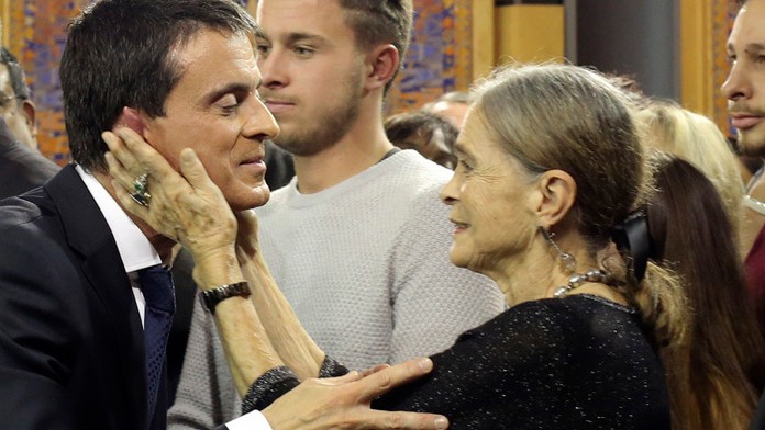 Manuel Valls a jeho matka Luisangela Galfettiová po ohlásení prezidentskej kandidatúry.