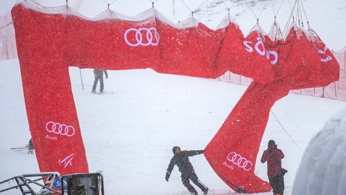 Obrovský slalom Svetového pohára žien v alpskom lyžovaní v Söldene zrušili pre nepriaznivé počasie.