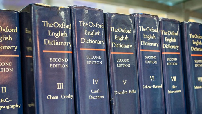 Oxfordský slovník vyhlásil slovo roka: Stal sa ním výraz, ktorý používa najmä mladšia generácia