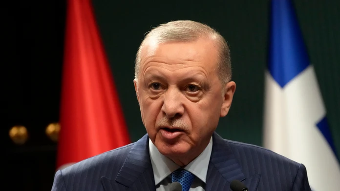 Izrael žiada vylúčenie Turecka z NATO. Británia pre hroziacu vojnu vyzvala svojich občanov, aby opustili Libanon