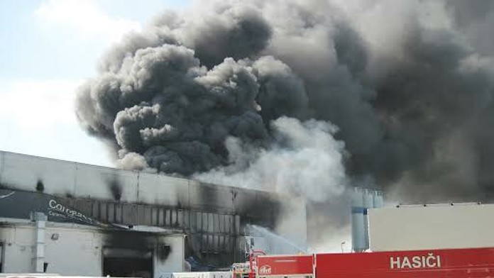 Požiar výrobnej haly v Senci