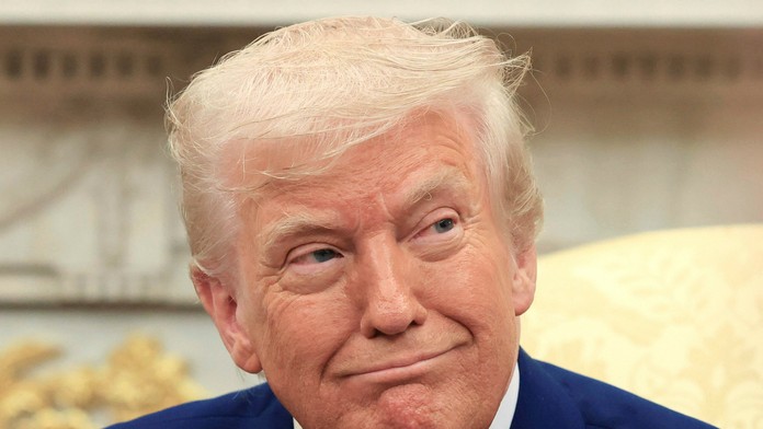 Donald Trump opätovne zaútočil na šéfa Fedu, americké akcie klesli