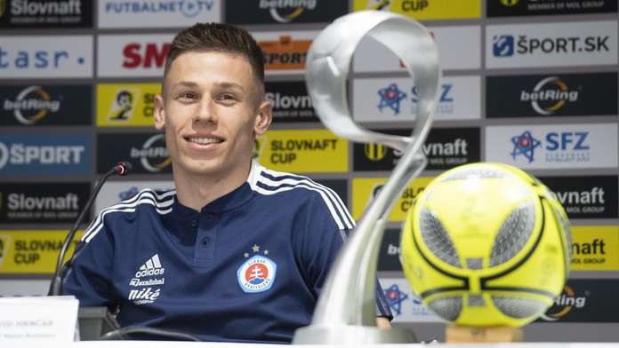 Reprezentant okúsil tvrdú školu Weissa. V jednom momente zúri, o pár minút prichádza chvála