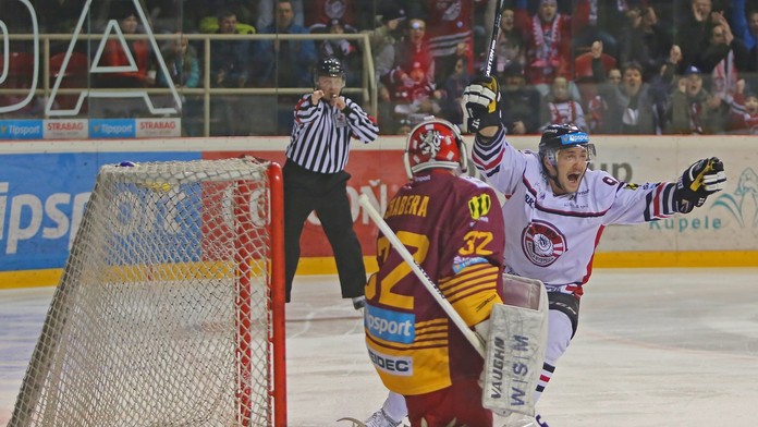 Na snímke sprava Juraj Majdan (Banská Bystrica) a Jan Chábera (Trenčín)