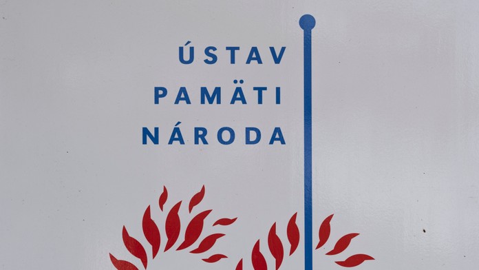 Tabuľa v sídle Ústavu pamäti národa