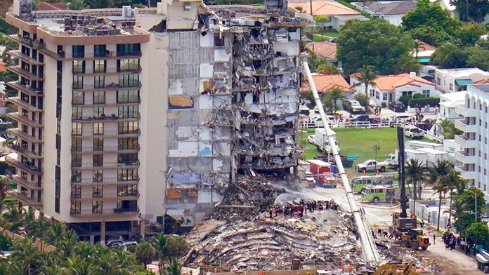 Nádeje na záchranu ľudí zo zrútenej budovy na Floride slabnú.