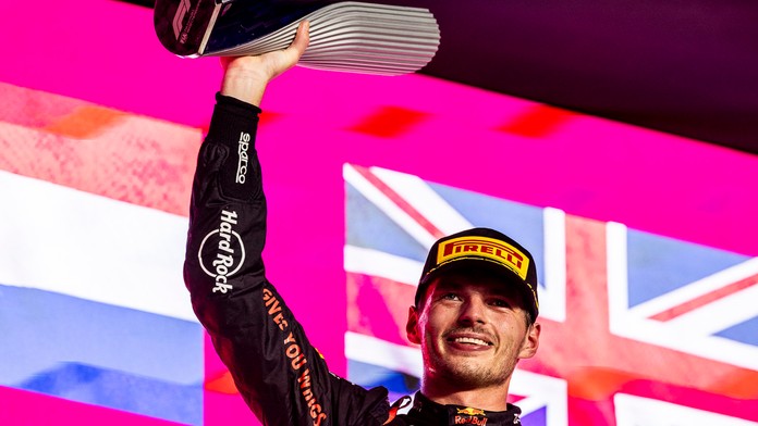 Tréningy dali fanúšikom nádej, no Verstappen ju sfúkol. V kvalifikácii v Bahrajne dominoval