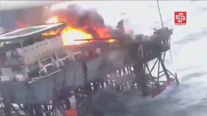 Požiar na ropnej plošine.