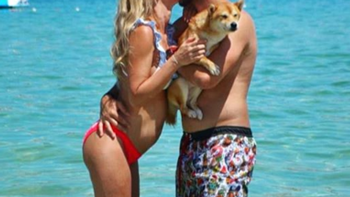 Ľubka s priateľom Maťom a ich krásnym psíkom. 