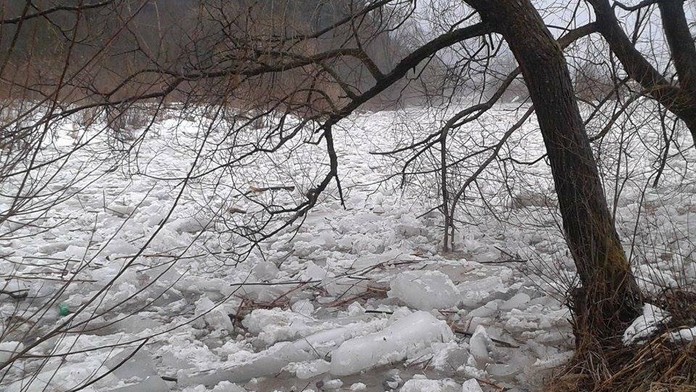 Na rieke Kysuca hrozí ľadová povodeň