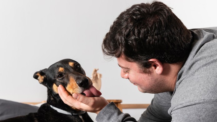 Milovníci zvierat, pozor: Nevinné „obliznutie" od vášho domáceho miláčika môže viesť k životu ohrozujúcemu stavu