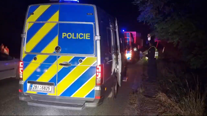 Českí policajti zadržali pri hraniciach so Slovenskom dodávku plnú migrantov