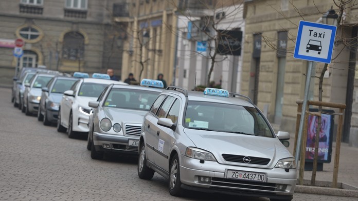 Dve sekundy jazdy za 151 eur. Turistky v Chorvátsku šokovala cena taxíka, služba ich reklamáciu zamietla