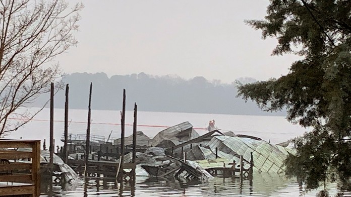 Youri Tielemans z Leicesteru reaguje po dueli proti West Hamu.