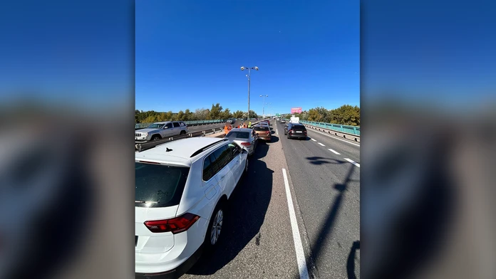 Hromadná zrážka šiestich áut na moste Lanfranconi
