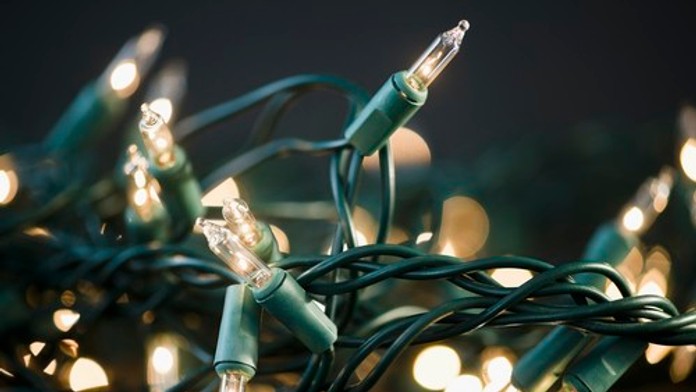 VIDEO: Malé tajomstvo vianočných svetielok. Červená žiarovka má funkciu, o ktorej väčšina netuší