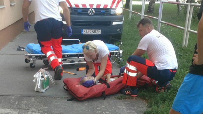 Adrián vypadol z balkóna. (archívna snímka z augusta 2017)