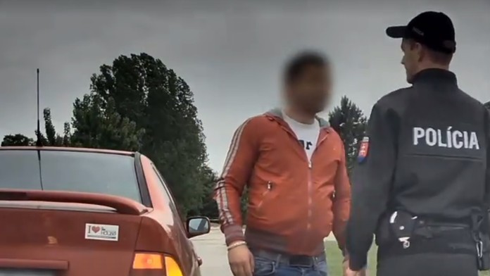 Muža nezastavili ani varovné výstrely.