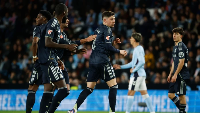 LaLiga: Real Madrid rozhodol o tesnom triumfe v úplnom závere a stiahol manko na Barcelonu