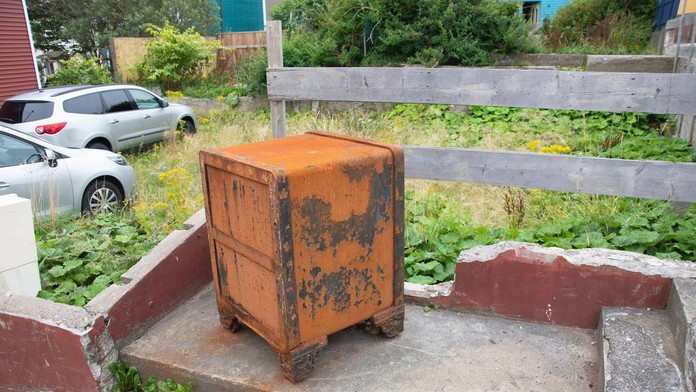 VIDEO: Kardinálny úlovok hľadačov pokladov s magnetom: Z jazera v New Yorku vylovili trezor plný peňazí