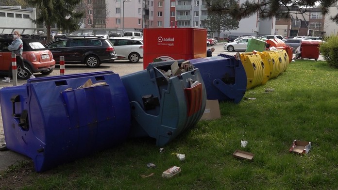 V Trenčianskych Tepliciach v noci vyčíňali vandali.