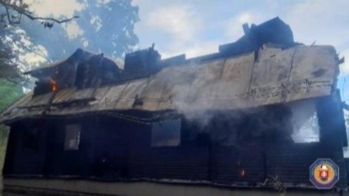Na snímke zničená chata v Kováčovej po požiari.